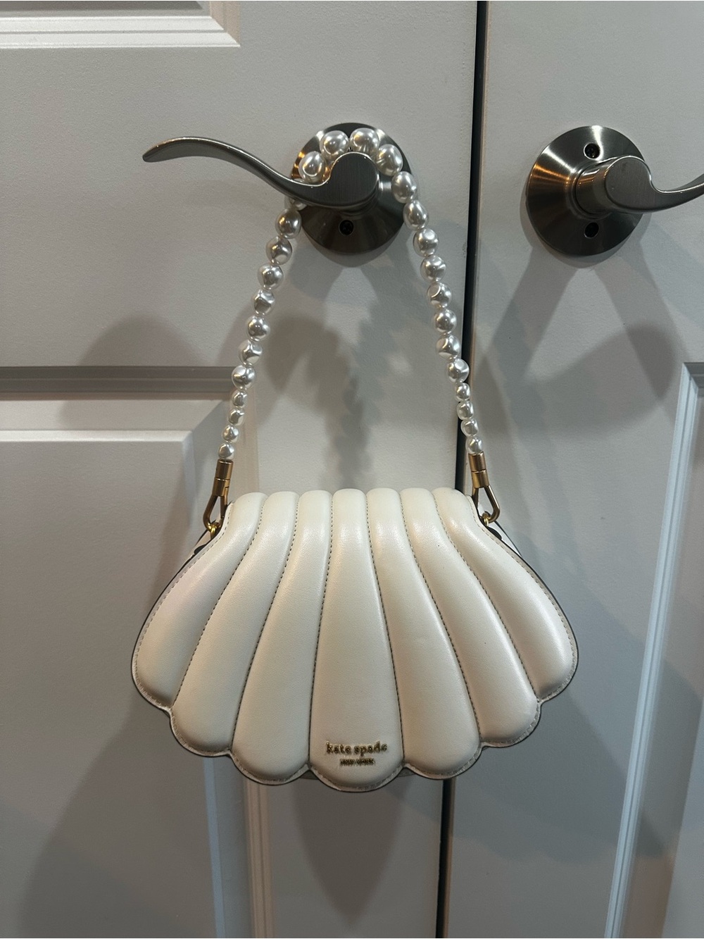 What The Shell 3D bag
kate spade new york - Picture 2 of 15